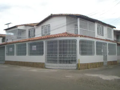 Arriendo Casa con Local Barrio San Eduardo en Cúcuta